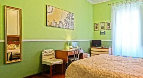 Nicole Rooms