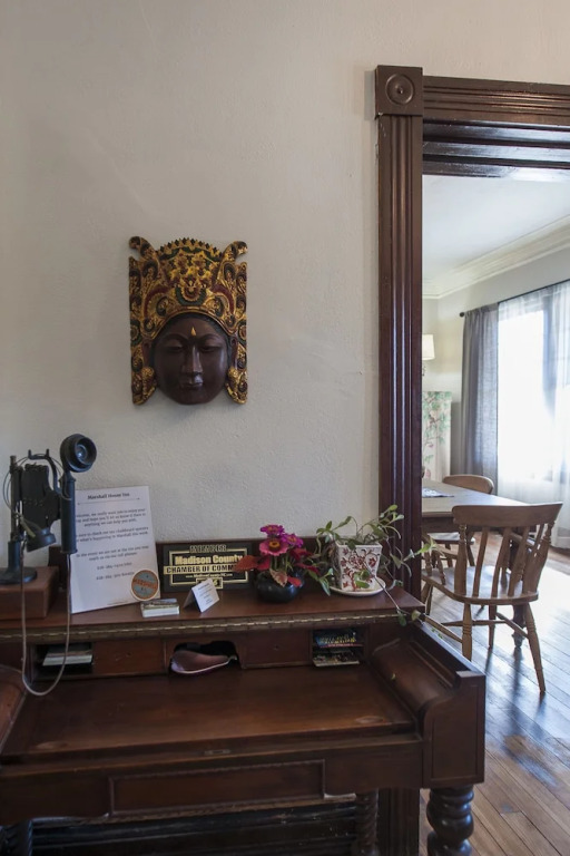 Marshall House Inn