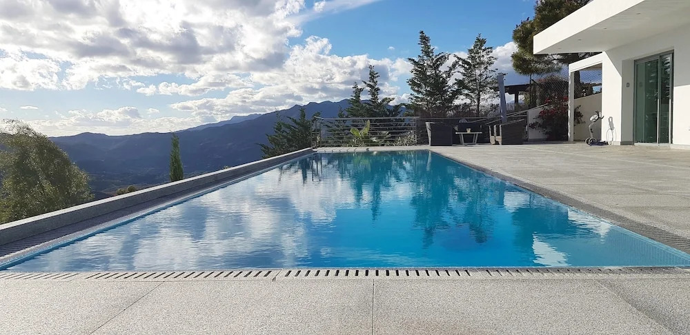 Waterfront Villa Las Golondrinas