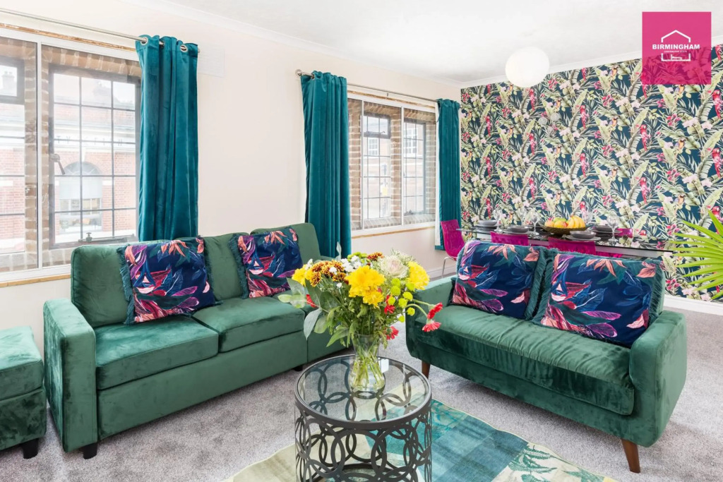 NEC & HS2 Coleshill 6mins drive- Spacious 3 Bedroom Duplex with 4 Separate Beds