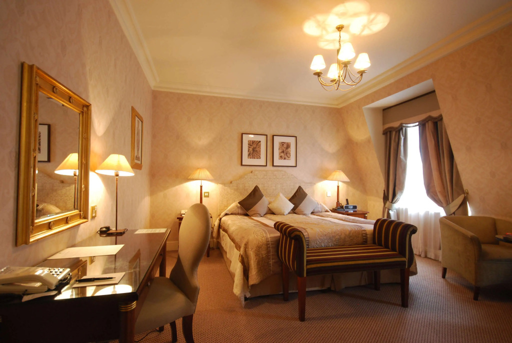The Leonard Hotel
