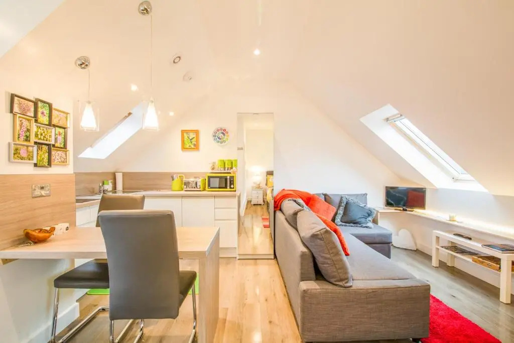 Allt Mor Rentals - Chalet with hot tub, And Studio Apartment no hot tub