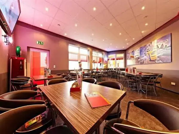 Road House Hotel