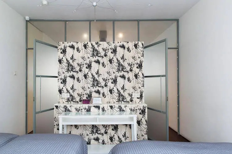 House Management Group Marnix Suites – House