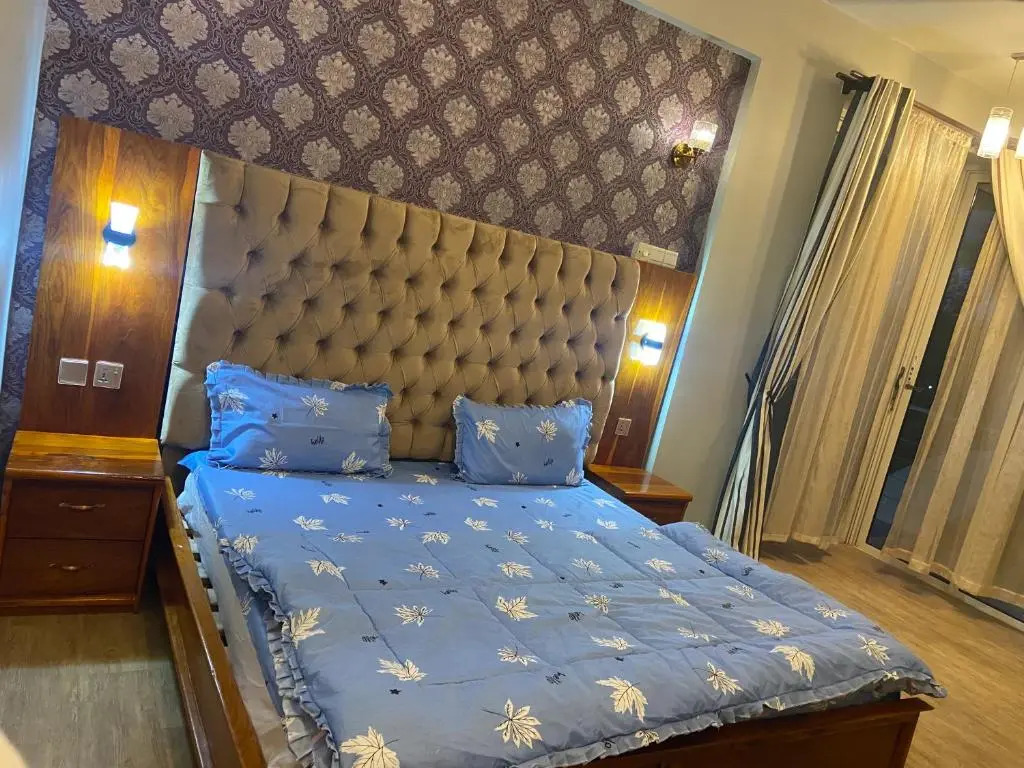 ROJO’s FULLY-FURNISHED 3-BEDROOM CONDO