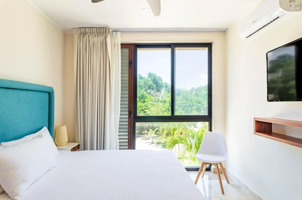 Ultra Luxury Condo, Rooftop Pool and HIGH SECURITY, Viva Residence