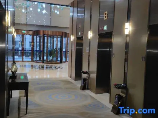 One roomluxury-Style Hotel（Tianma Central Square ）