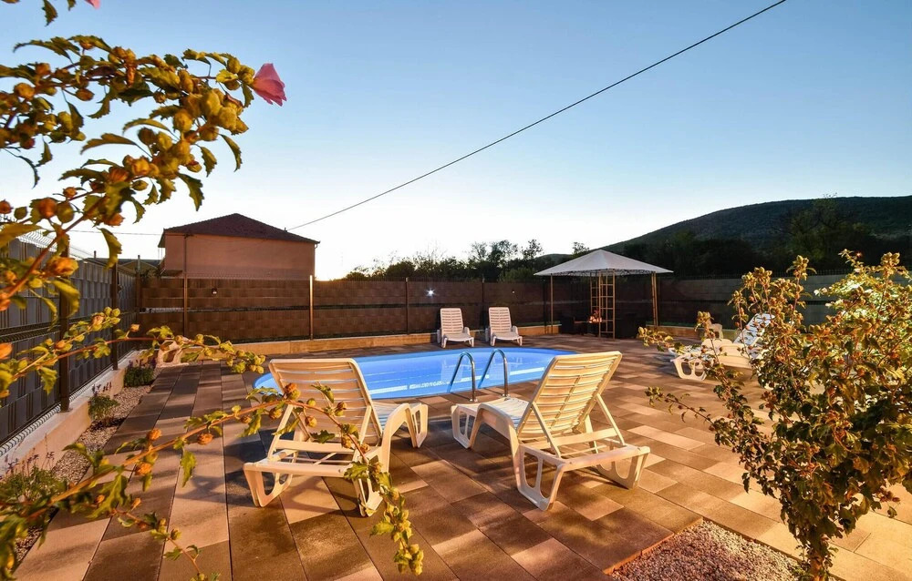 Stunning Home in Dugopolje With Outdoor Swimming Pool, Wifi and 2 Bedrooms