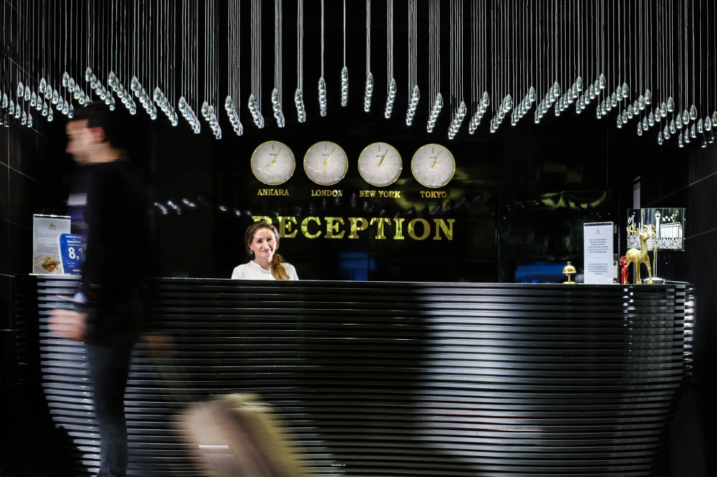 Demonti Hotel