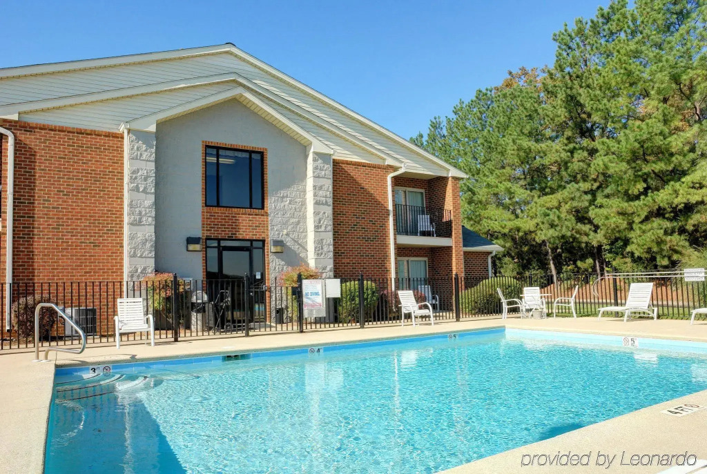 Clarion Pointe on the lake Clarksville-South Hill West