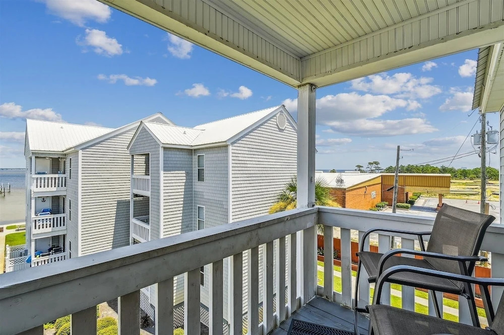 Hermitage 309 2 Bedroom Condo by RedAwning