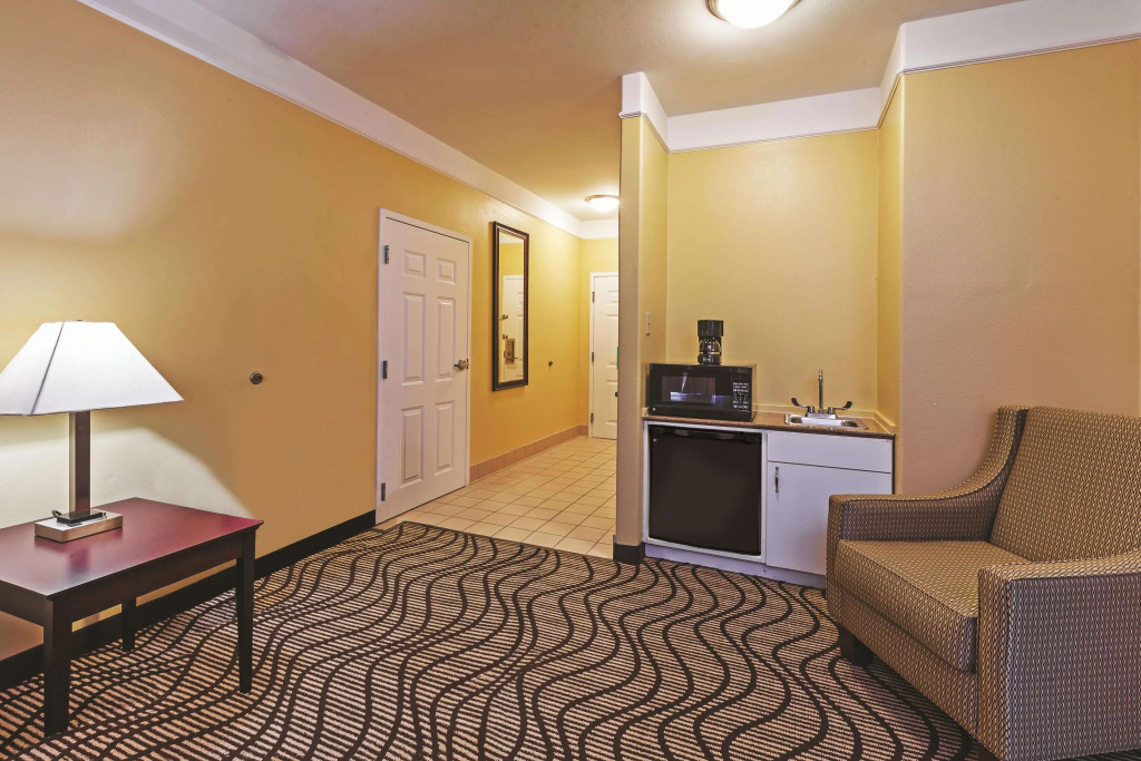 La Quinta Inn & Suites by Wyndham Angleton