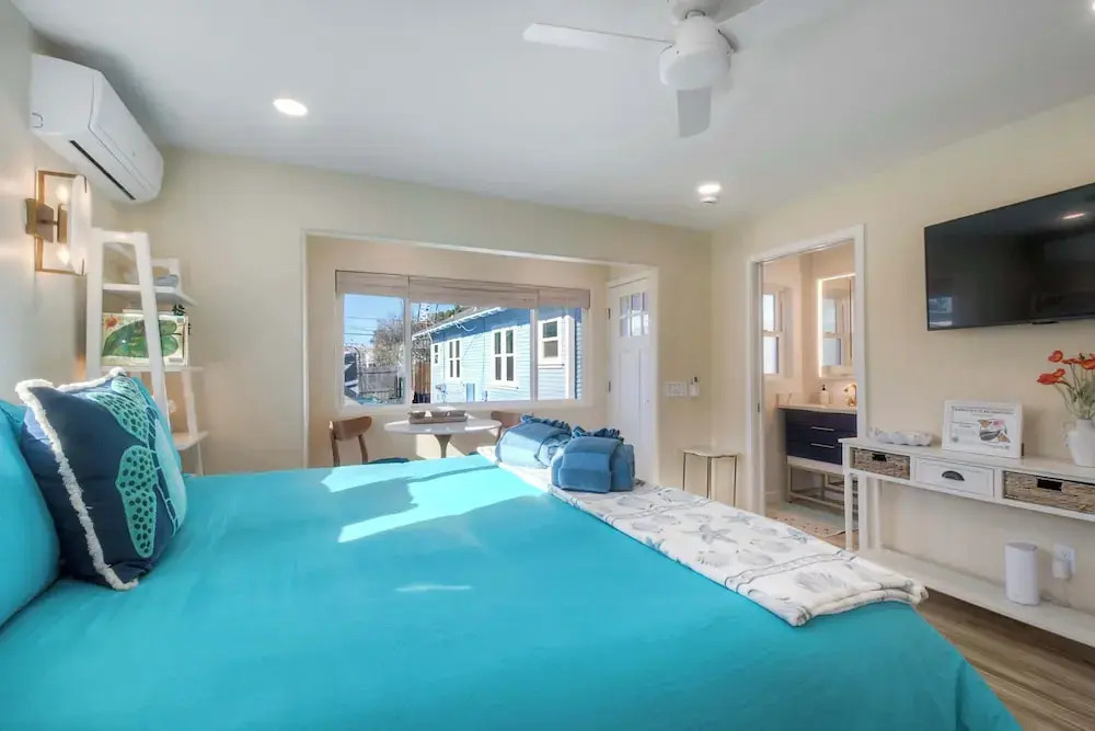 Monarch Cove - Unit B  For 2ppl