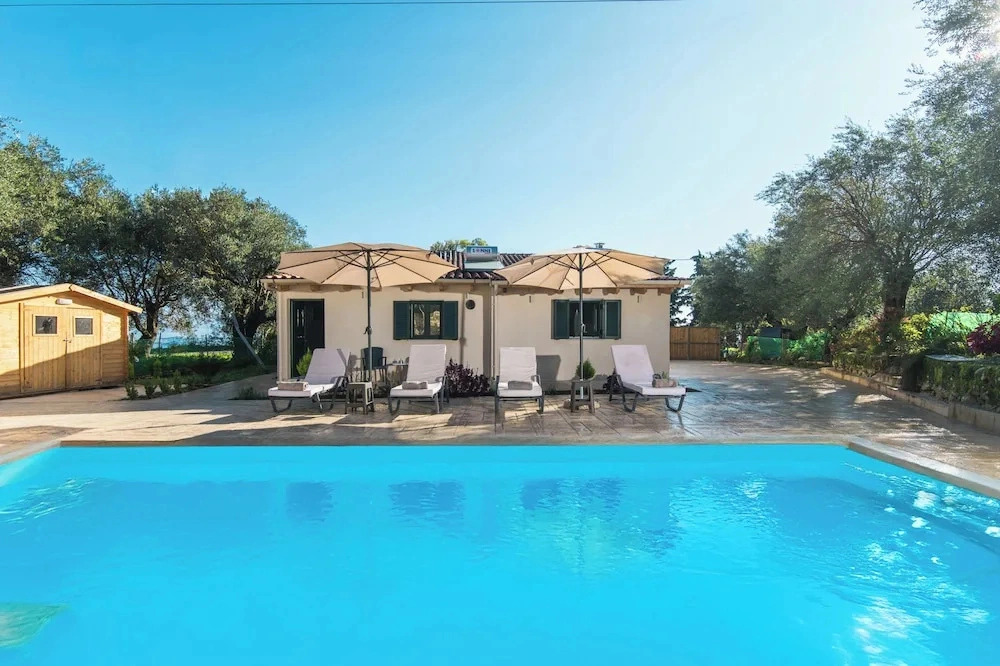 Villa Taxiarchis by Corfuescapes