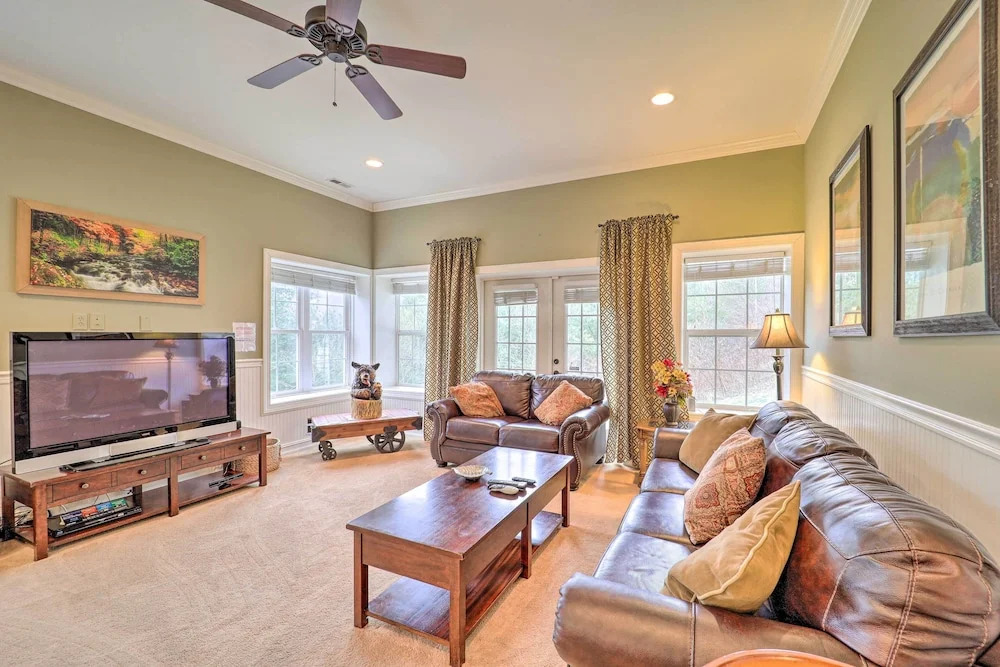 Hot Tub & Game Room: 'A Mountain Dream' in Vilas
