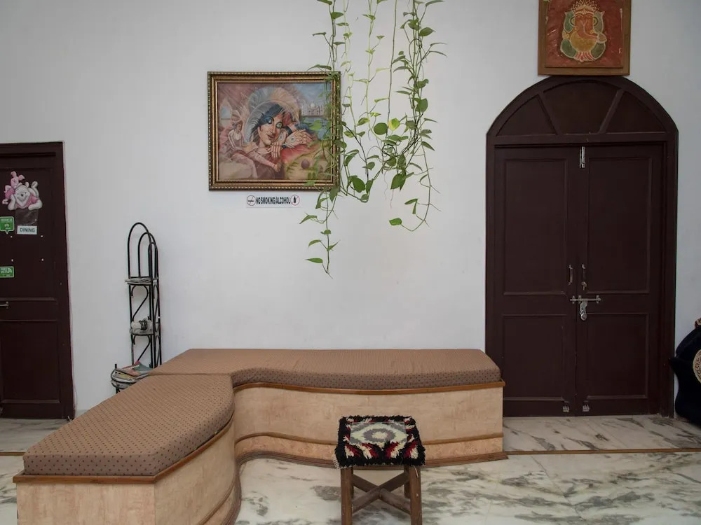 OYO 16825 Home Cozy Green View Stay Goverdhan Villas