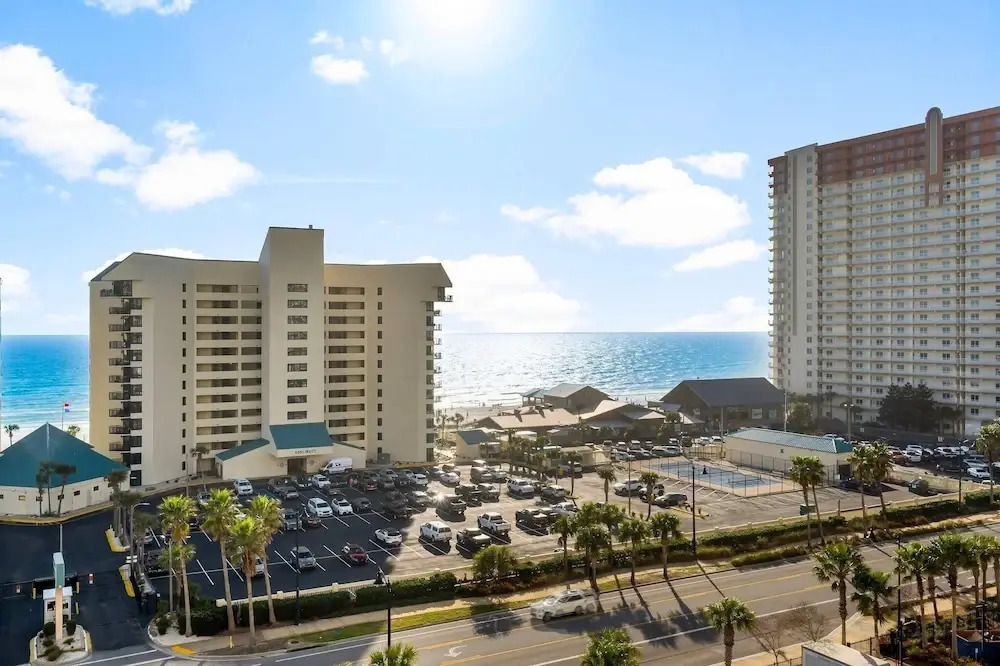 Laketown Wharf 713- Our Lil Sea-cret