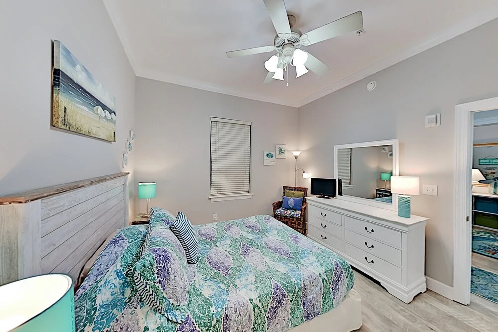 Walk to the Beach! Seagrove Highlands Gem With Pool - 3 Bedroom Condo