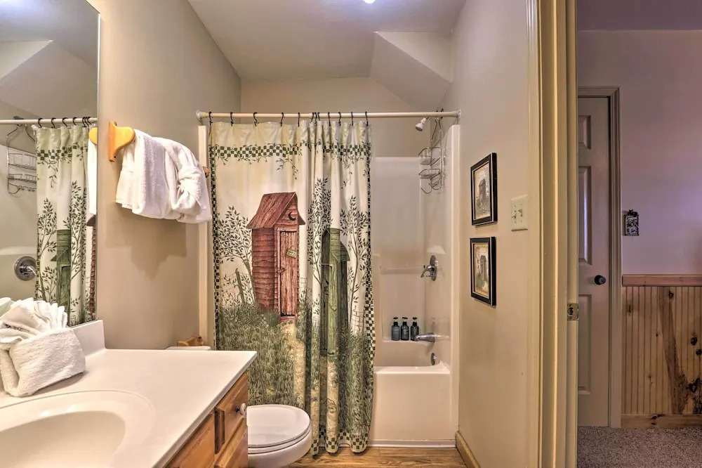 Smoky Mountain Retreat w/ Hot Tub, Arcade Games