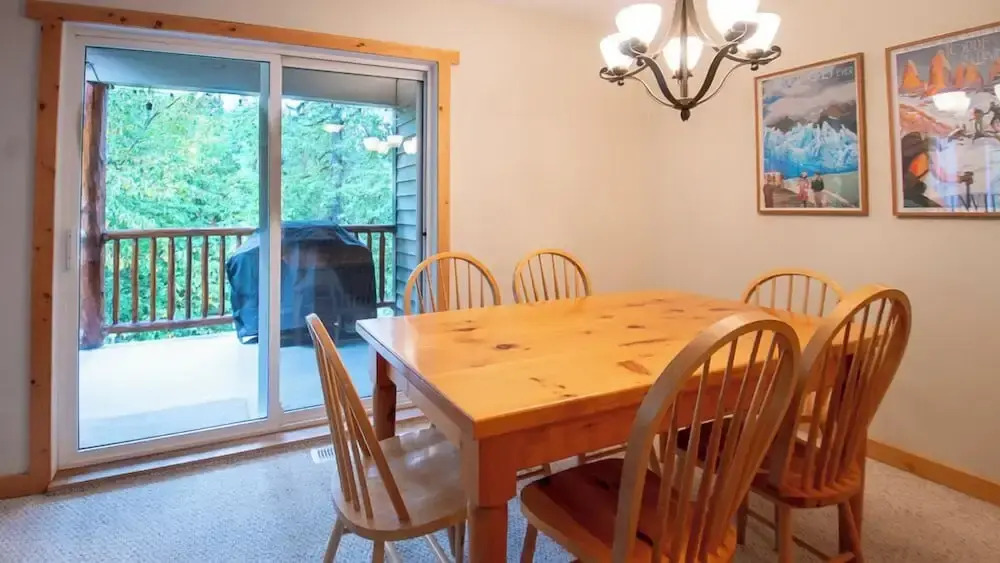 Ski In & 15 Minute Walk to the Lifts Hot Tub AC Pet Friendly