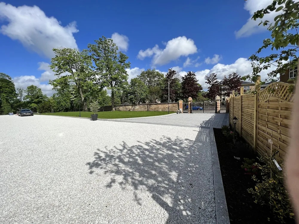Beautiful 4-Bed Villa in Glasgow