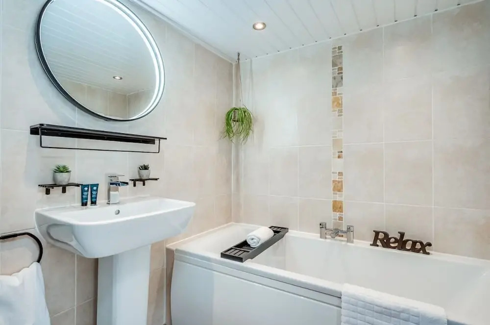 Central Belfast Apartments: Retro R&R