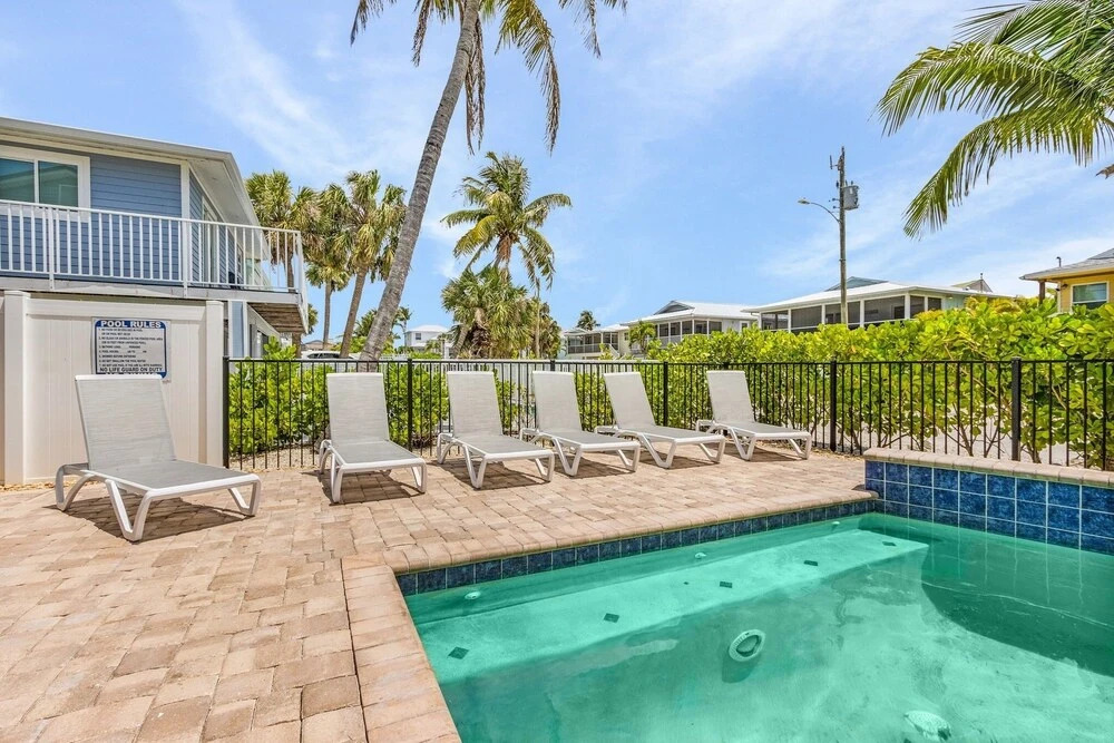 Shells N Sunshine! Getaway Destination Just Minutes from the White Sandy Beaches of Fort Myers! home