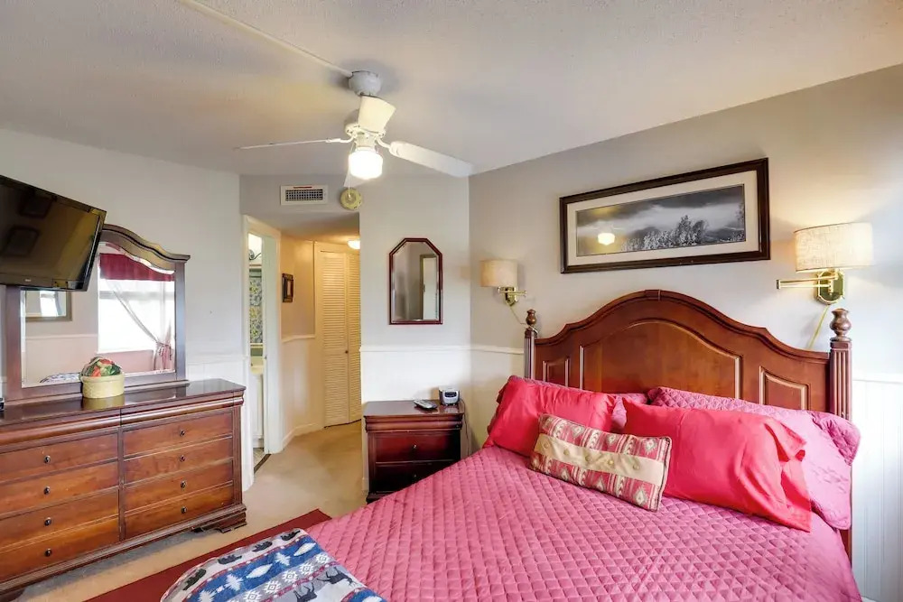 Indoor & Outdoor Pools! Condo 3 Mi to Gsmnp