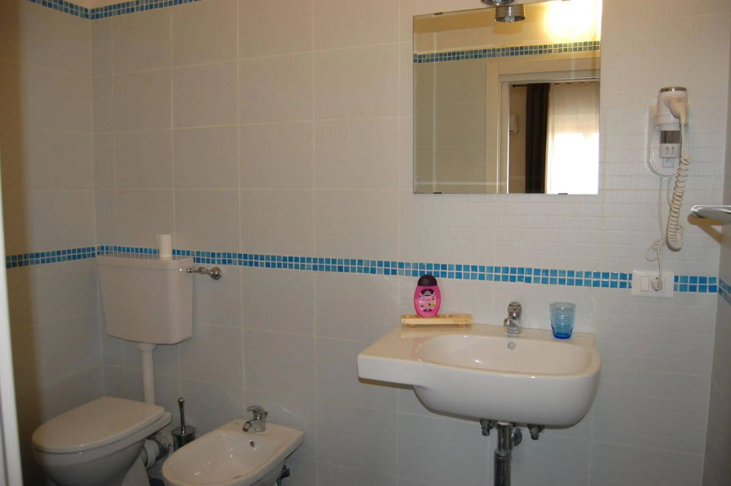 B&B H224