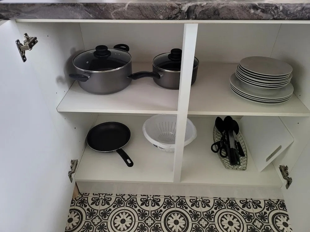 Apartment - Sleeps 2 - Parking - Near Station