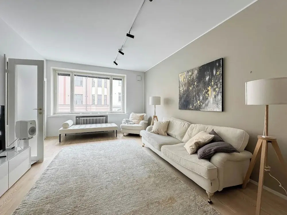 Stylish Downtown 2BR Flat with Sauna and Work Area