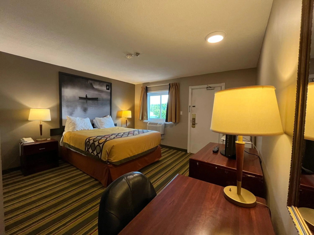 Jolly Roger Inn & Resort