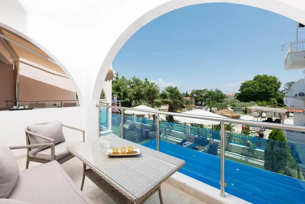 Stratos Deluxe Apartments