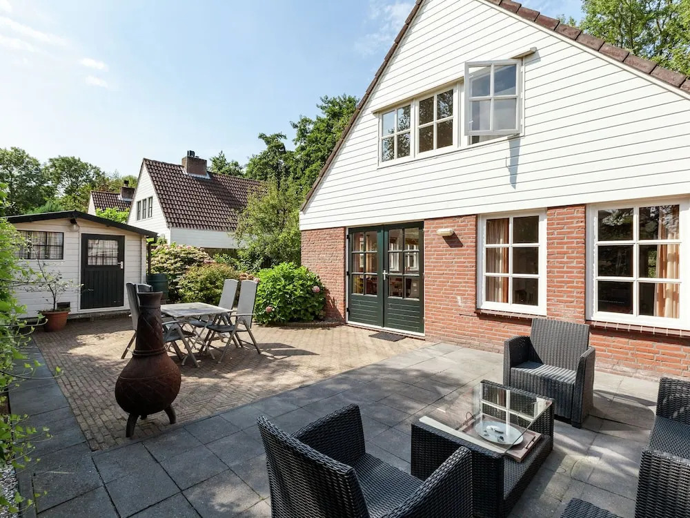 Modern Holiday Home in Noordwijkerhout with Fireplace