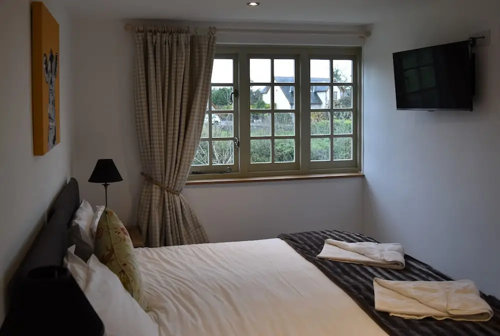 Three Horseshoes Country Inn