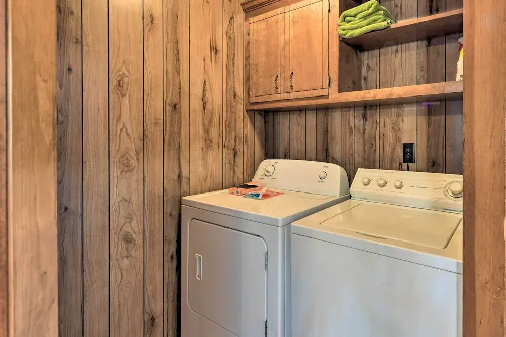 Cozy Charlotte Retreat w/ Yard ~ 5 Mi to Dtwn