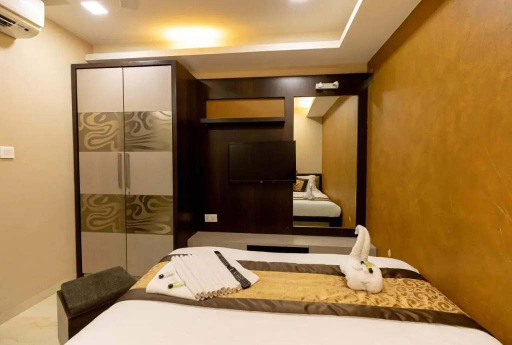 The Majlis Hotel - Near Taj Hotel Colaba