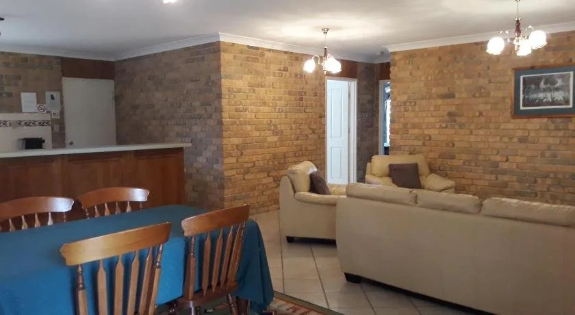 Acacia Apartments