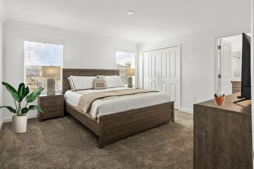 NEW King Bed Disney Contemporary Townhouse
