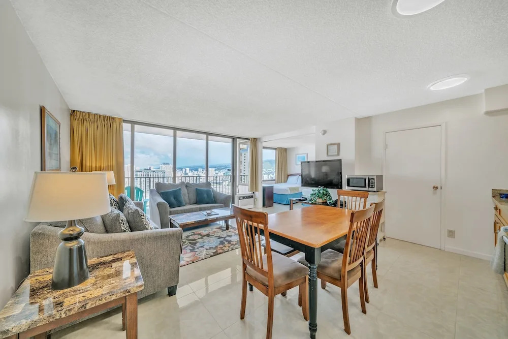 Deluxe 21st Floor Corner Condo with Diamond Head Views, FREE Parking & Wifi! by Koko Resort Vacation Rentals