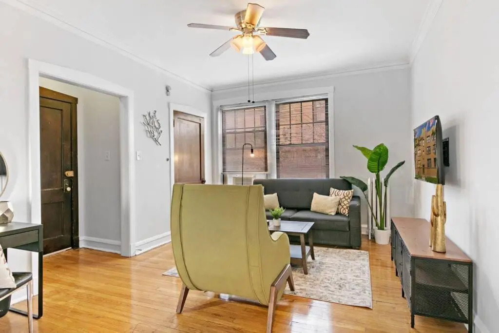 Great Price & Top Location, Comfy 1BR Apt for 4