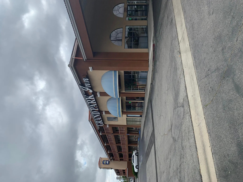 Grand Park Inn