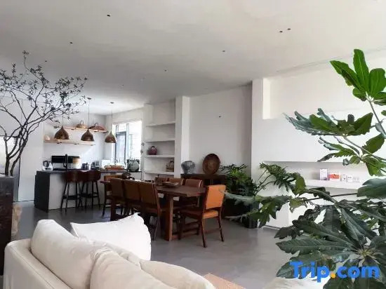Shi Ji Li Season's Romance Romantic Garden Aesthetic Homestay (Dukezong Ancient City)