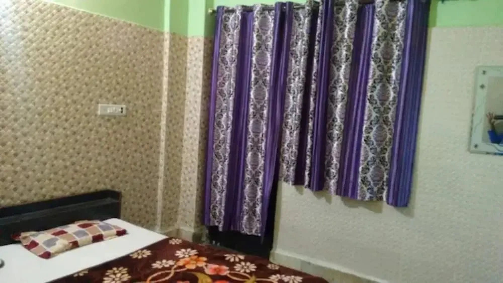 Goroomgo Maatu Shri Guest House Mathura