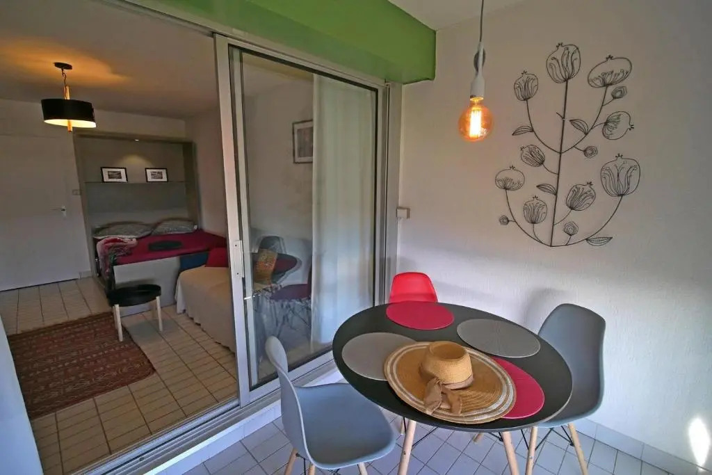 Studio de 33 m2, vue et bord de mer, parking