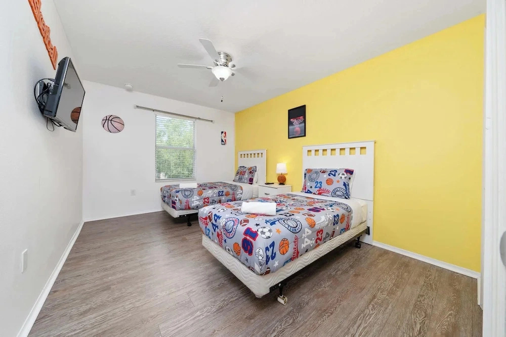 Lakeview 7BR Getaway, Pool, Great Location