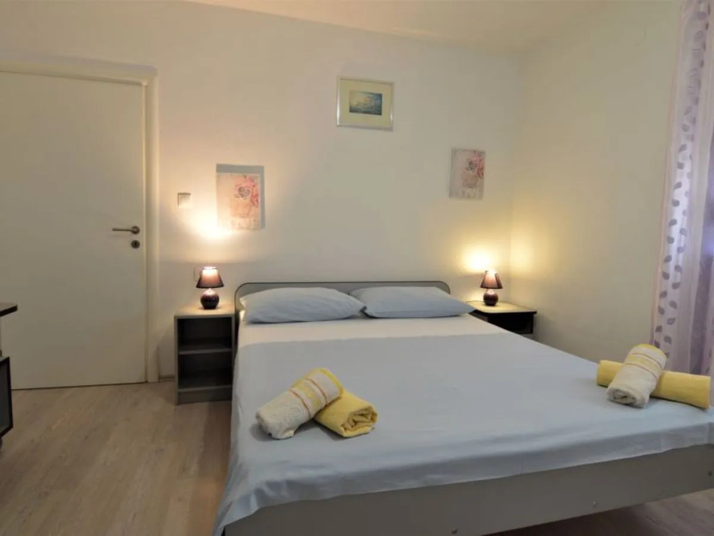 Apartment Klarić Ammoudi 25978
