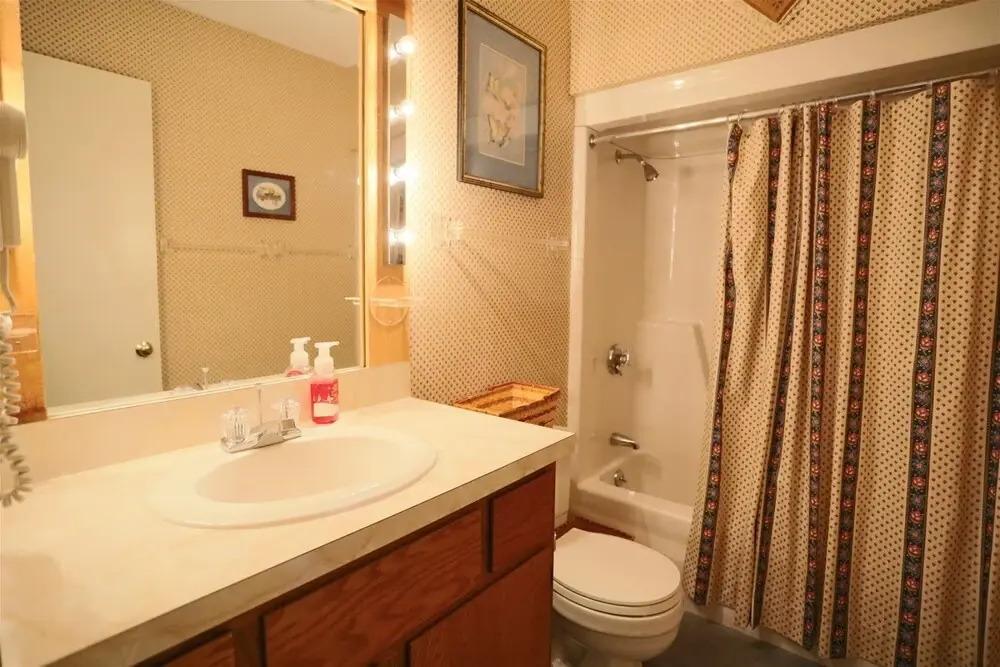 Private Home Close to Loon Mountain, Sleeps Families up to 14! - Cb127l