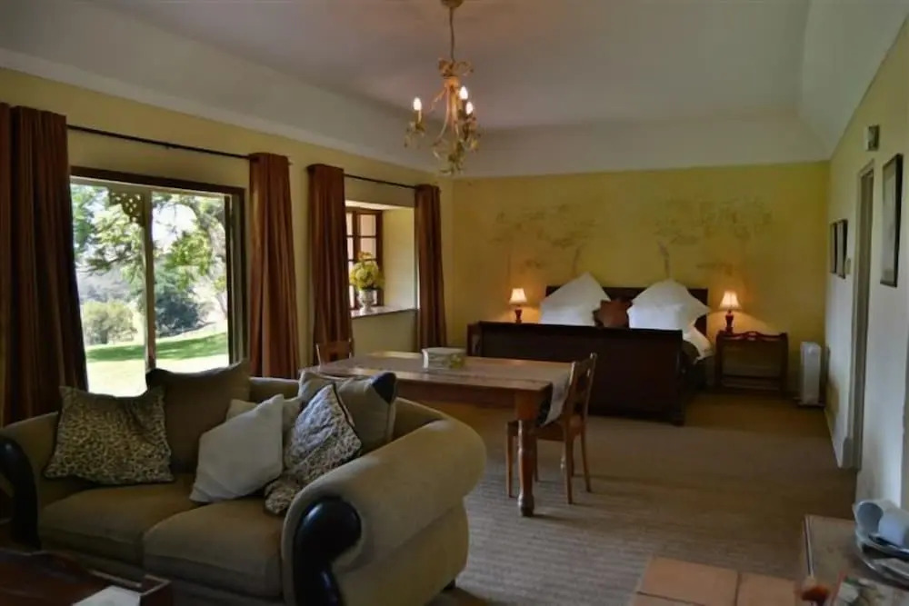 Halliwell Country Inn