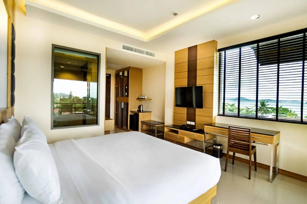 Aqua Resort Phuket - Near Beach and Chalong Pier